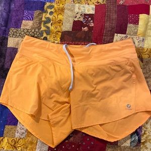 Oiselle rogas in pop